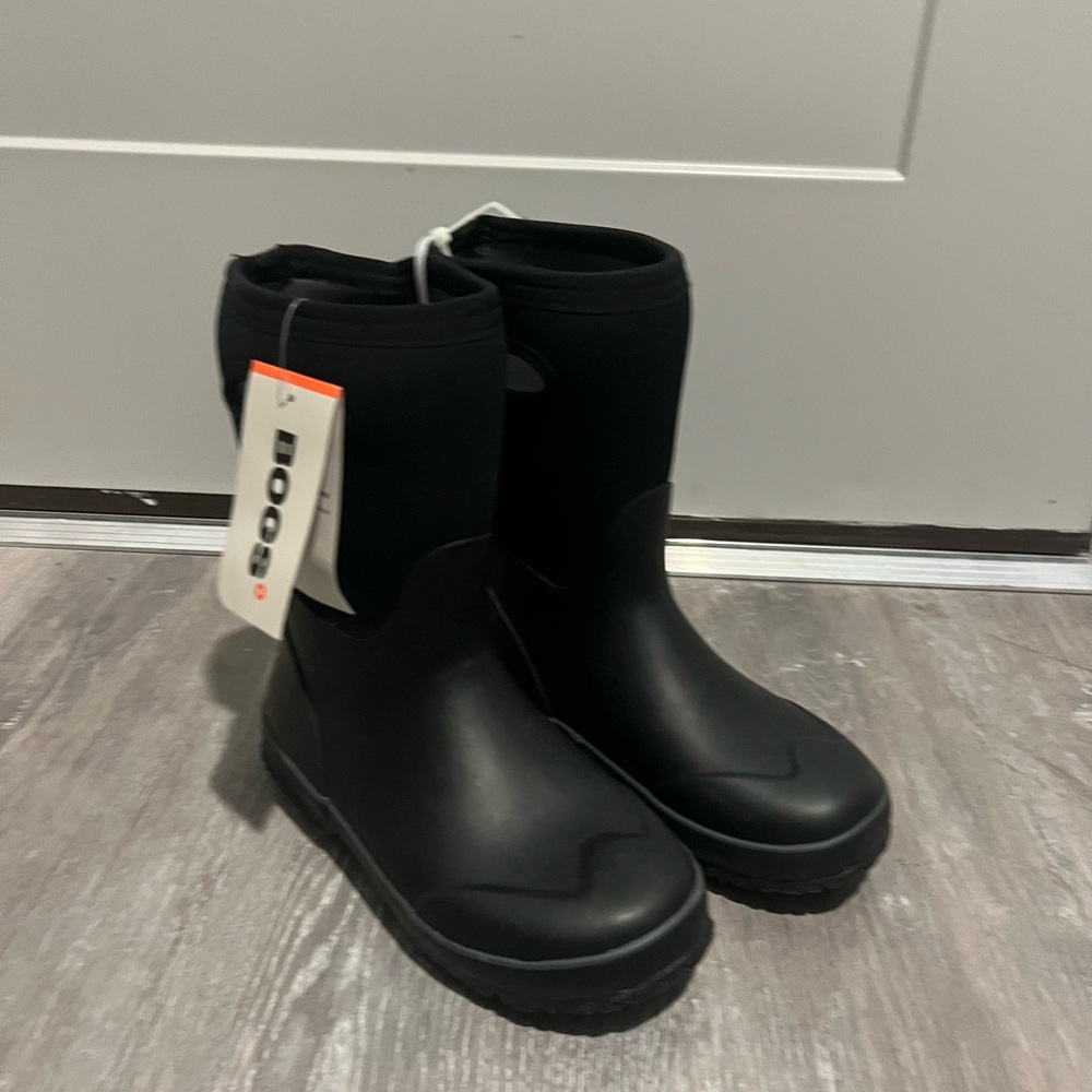 Kids Bogs Boots in Black